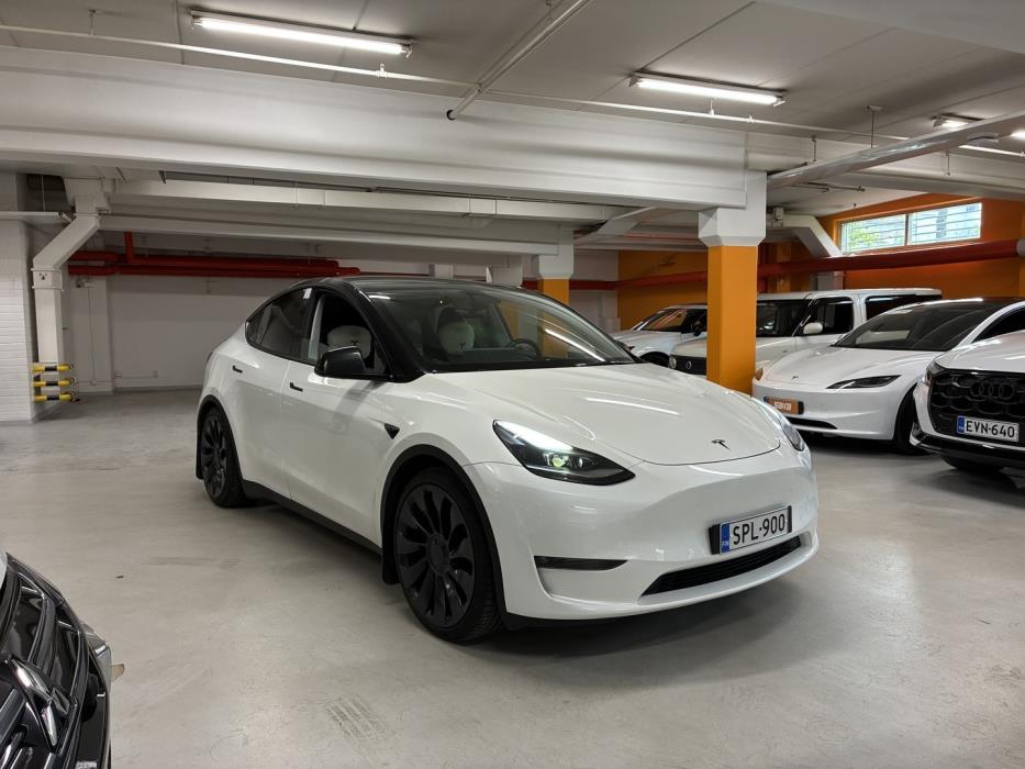 TESLA Model Y 2023