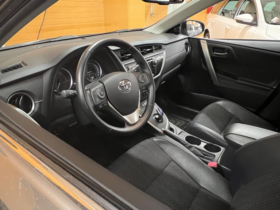 TOYOTA Auris 2013