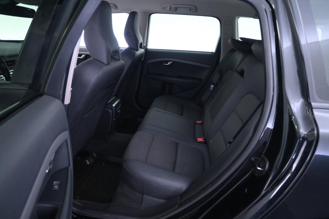 VOLVO V70 2010