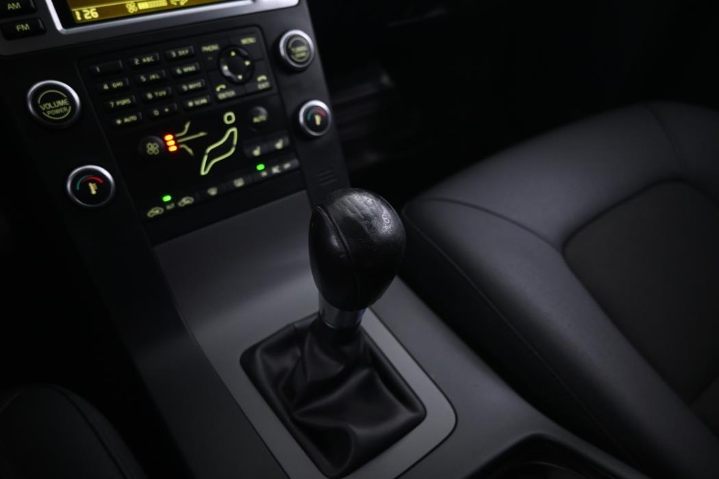VOLVO V70 2010