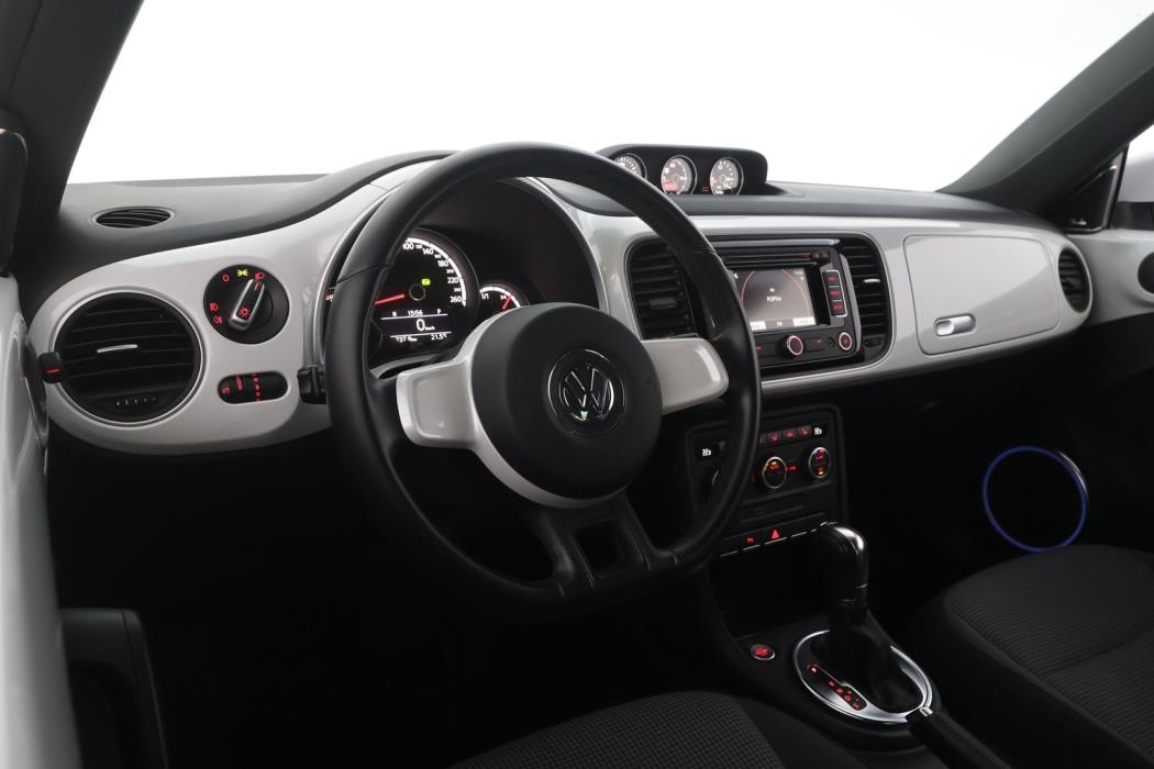 VOLKSWAGEN Beetle 2013