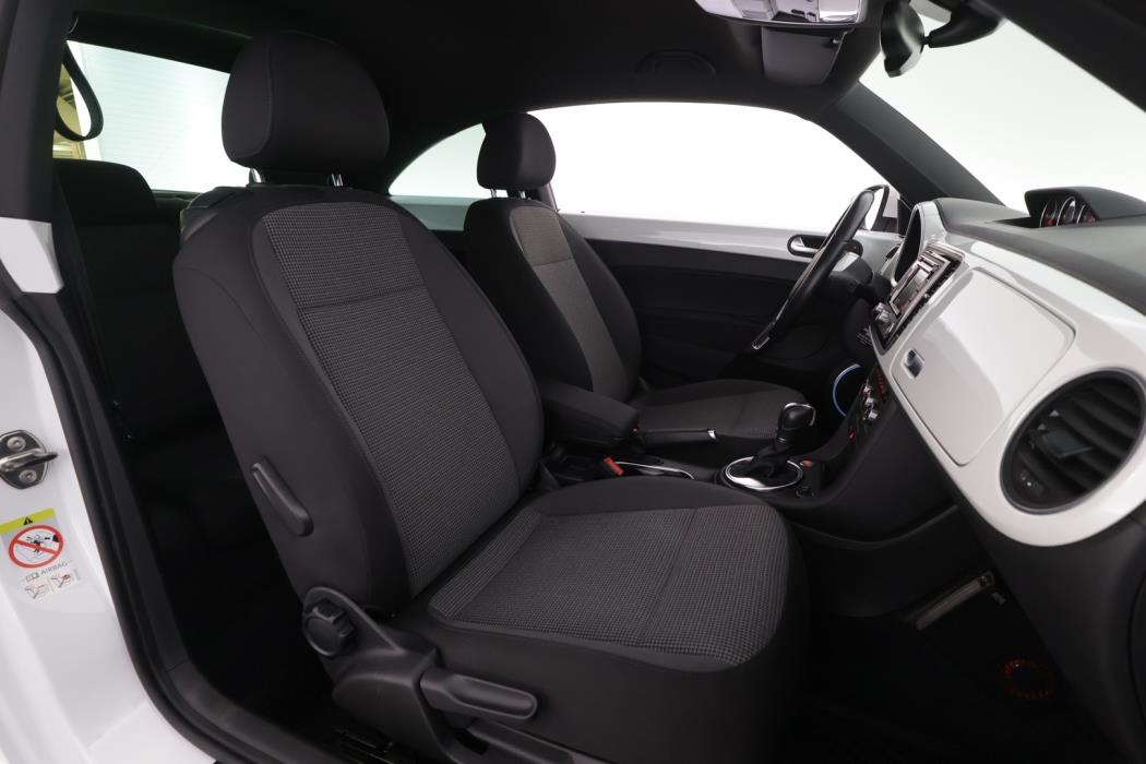 VOLKSWAGEN Beetle 2013