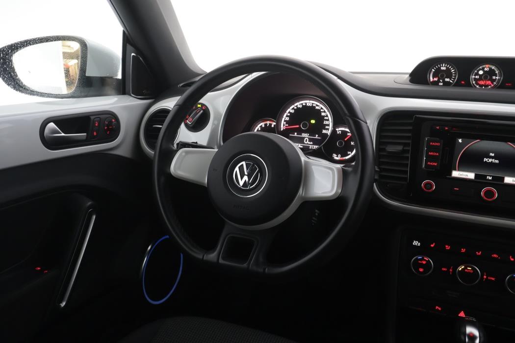 VOLKSWAGEN Beetle 2013