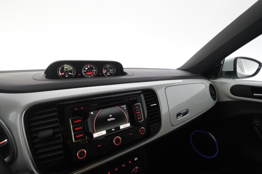 VOLKSWAGEN Beetle 2013