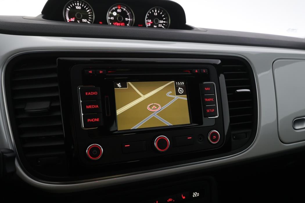 VOLKSWAGEN Beetle 2013