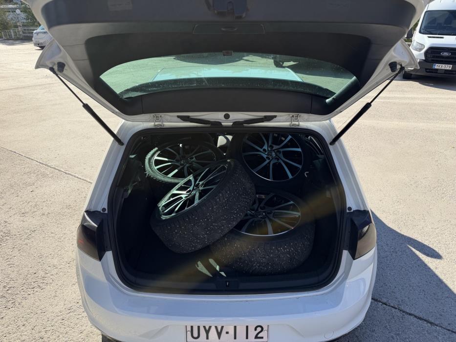 VOLKSWAGEN Golf 2014