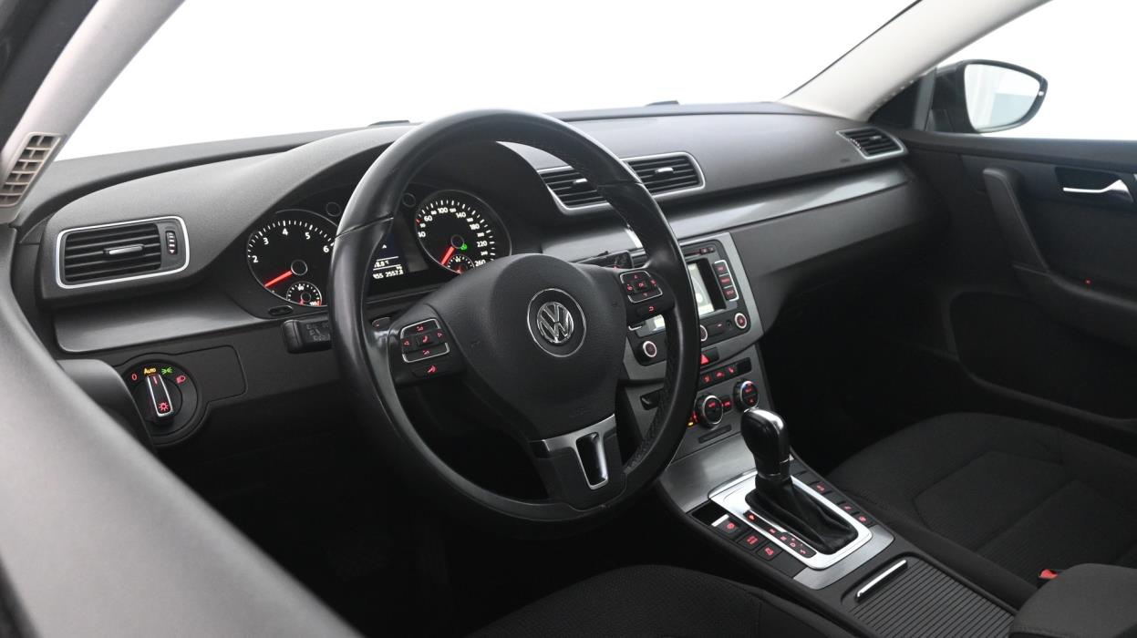 VOLKSWAGEN Passat 2012