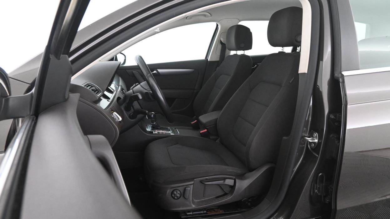 VOLKSWAGEN Passat 2012