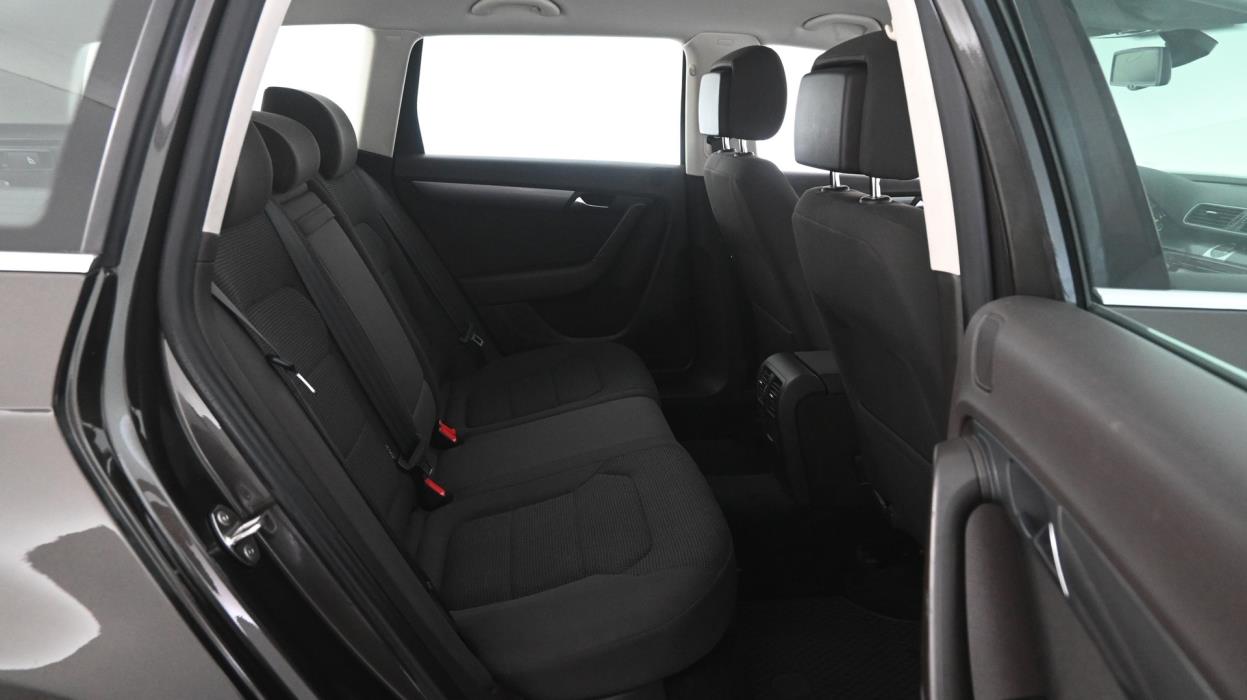 VOLKSWAGEN Passat 2012