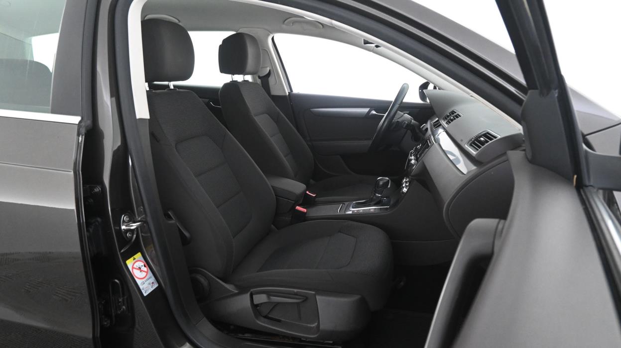 VOLKSWAGEN Passat 2012