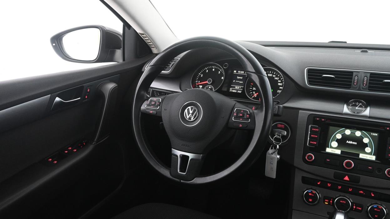 VOLKSWAGEN Passat 2012
