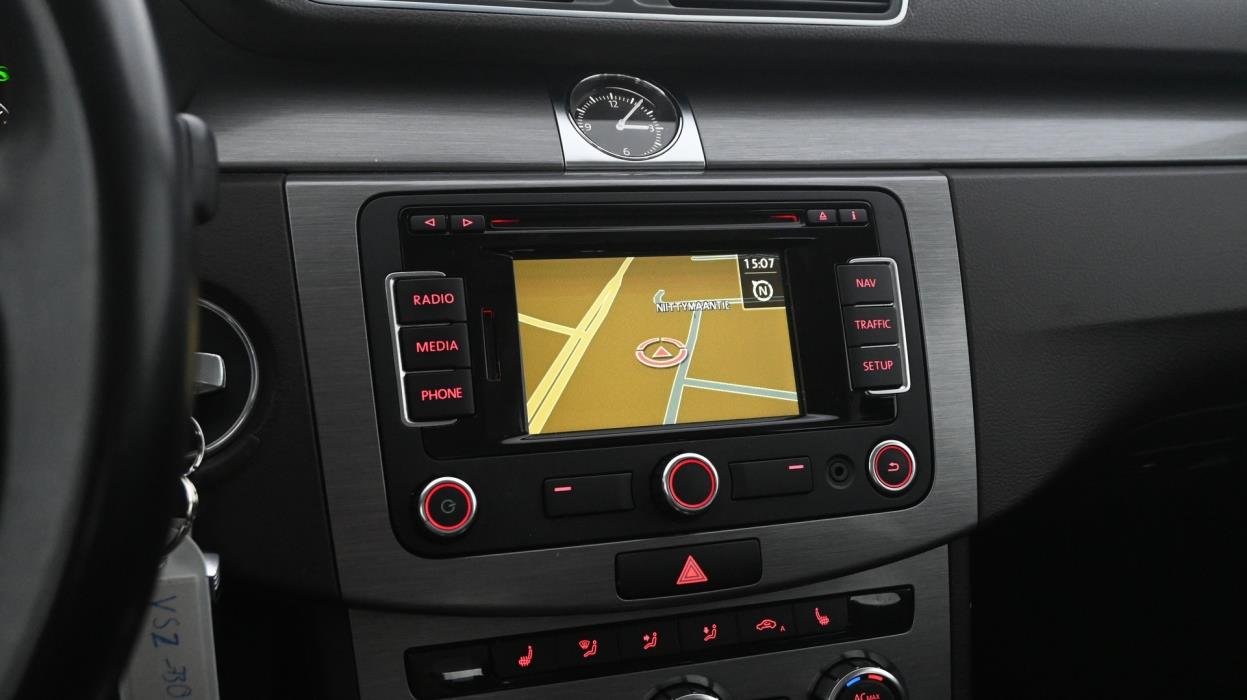 VOLKSWAGEN Passat 2012