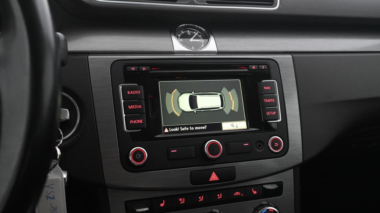 VOLKSWAGEN Passat 2012