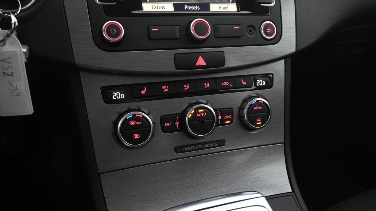 VOLKSWAGEN Passat 2012