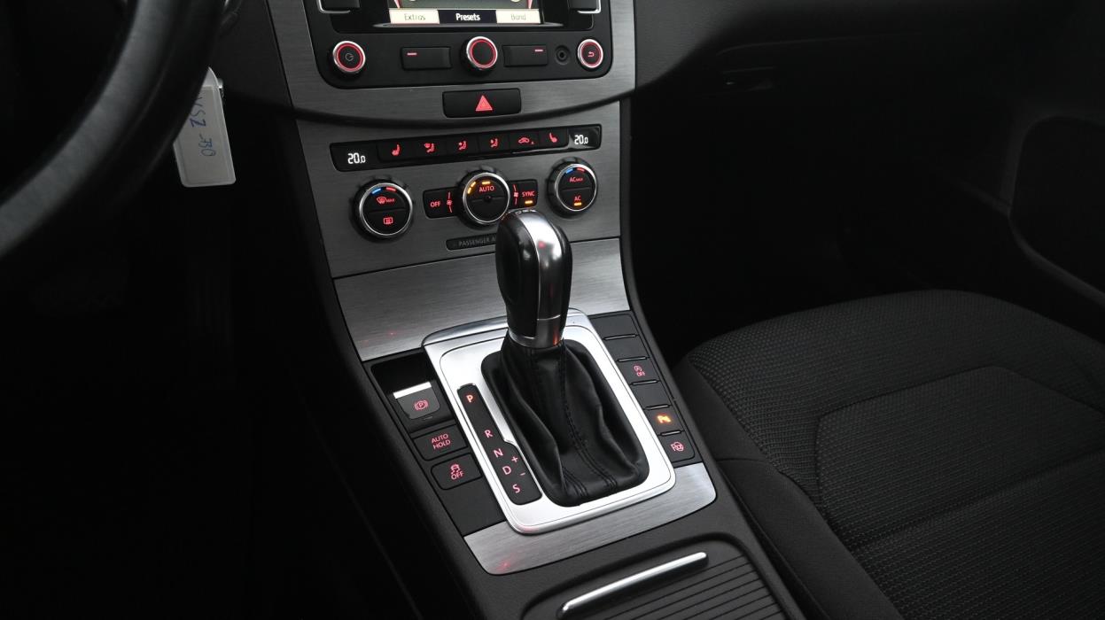 VOLKSWAGEN Passat 2012