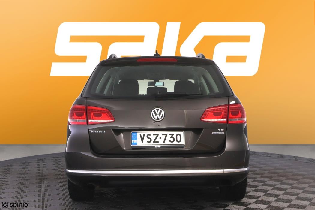 VOLKSWAGEN Passat 2012