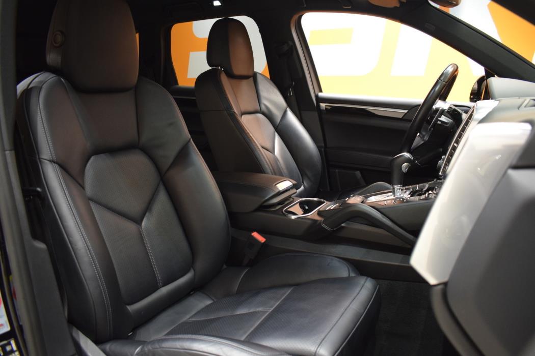 PORSCHE Cayenne 2015
