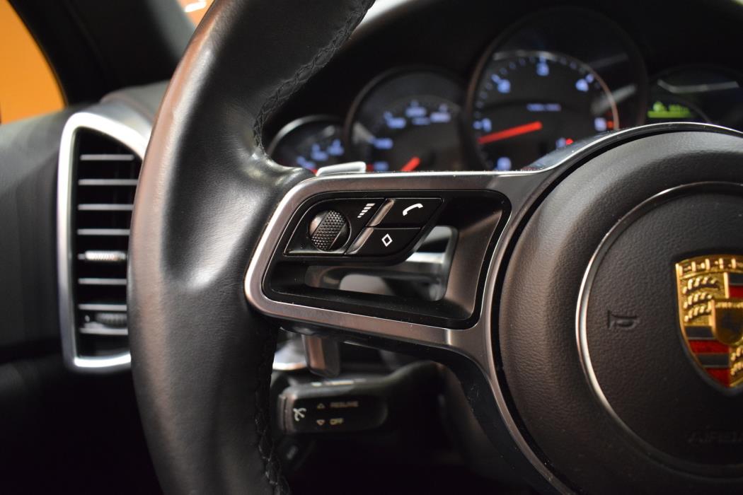 PORSCHE Cayenne 2015