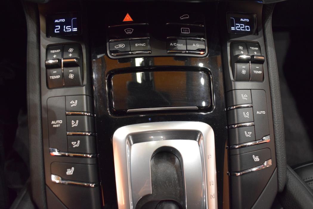 PORSCHE Cayenne 2015