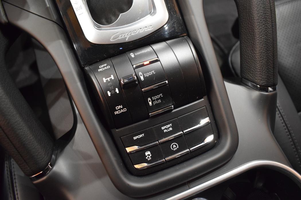 PORSCHE Cayenne 2015