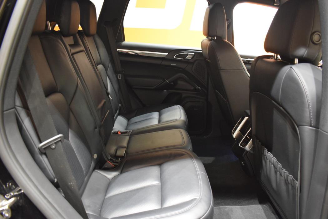 PORSCHE Cayenne 2015