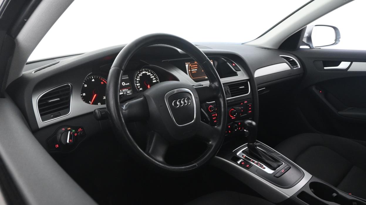 AUDI A4 2011