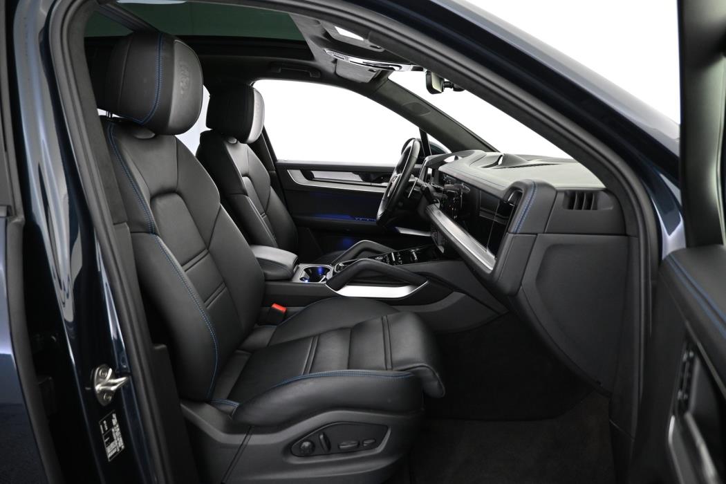 PORSCHE Cayenne 2024