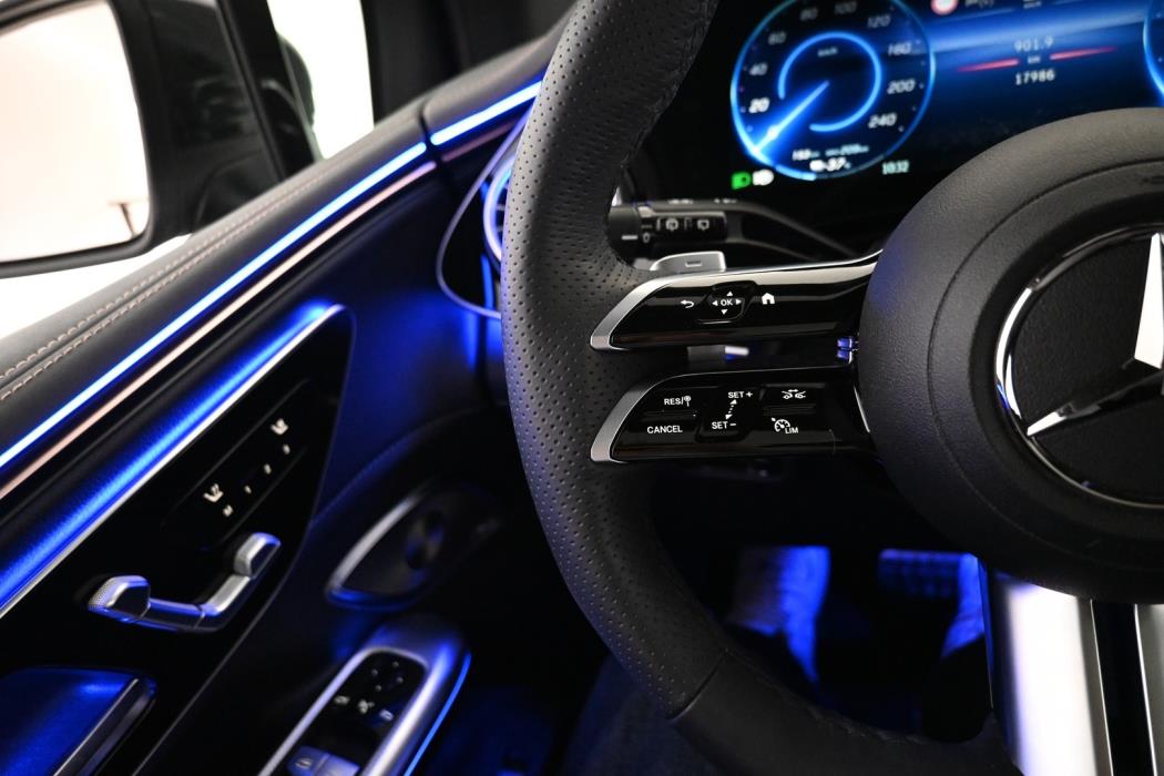 MERCEDES-BENZ EQE SUV 2025