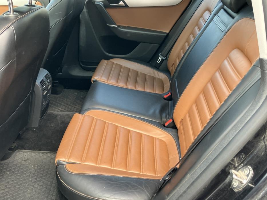 VOLKSWAGEN Passat 2012