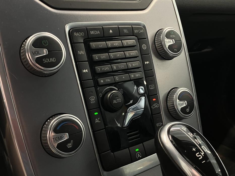 VOLVO V70 2016