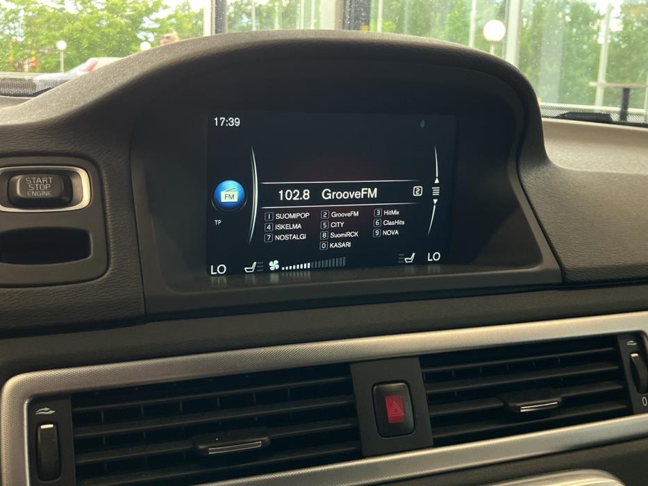 VOLVO V70 2016