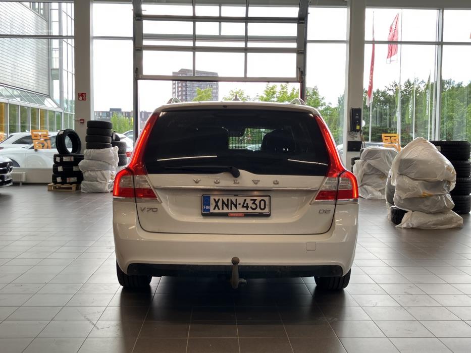 VOLVO V70 2016