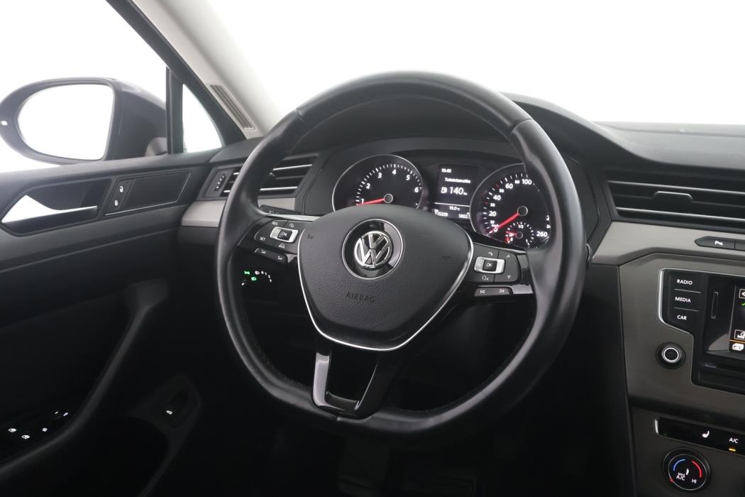 VOLKSWAGEN Passat 2016