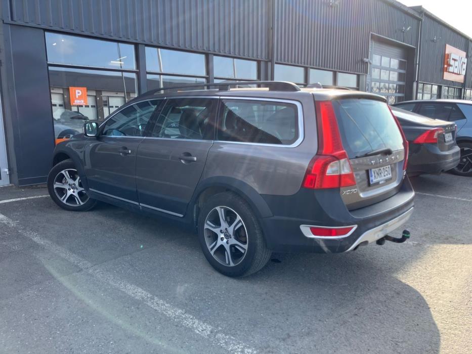 VOLVO XC70 2011