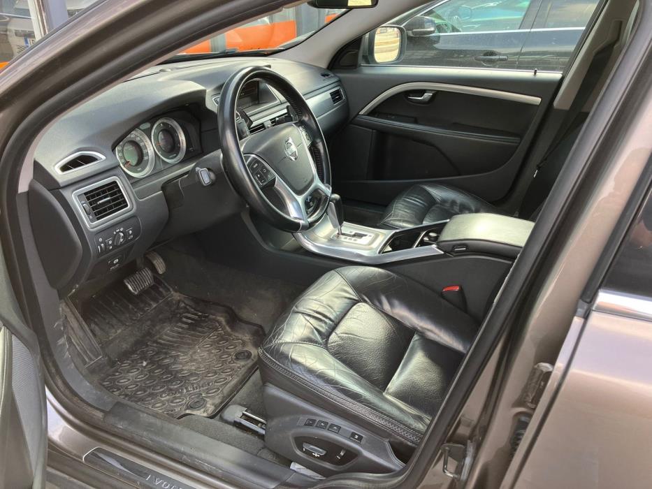 VOLVO XC70 2011