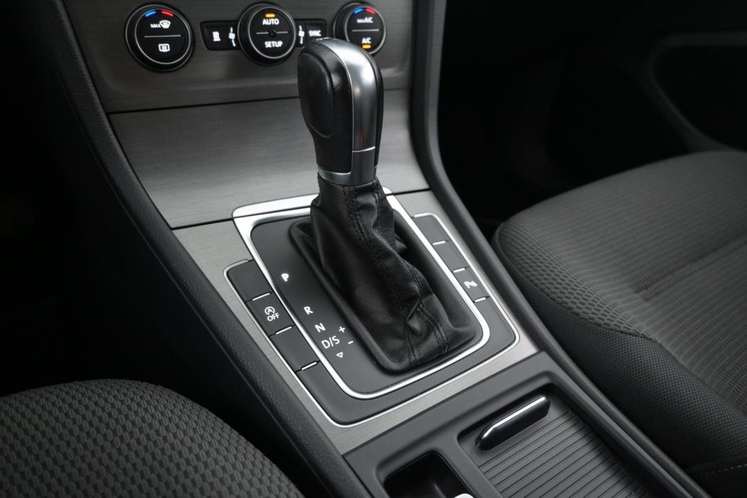 VOLKSWAGEN Golf 2013