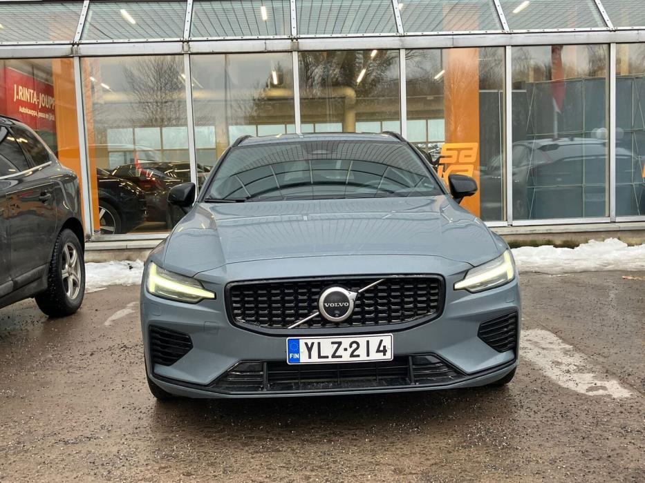 VOLVO V60 2024