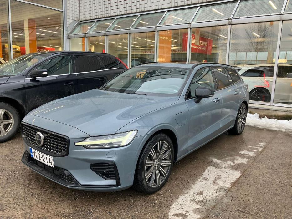 VOLVO V60 2024