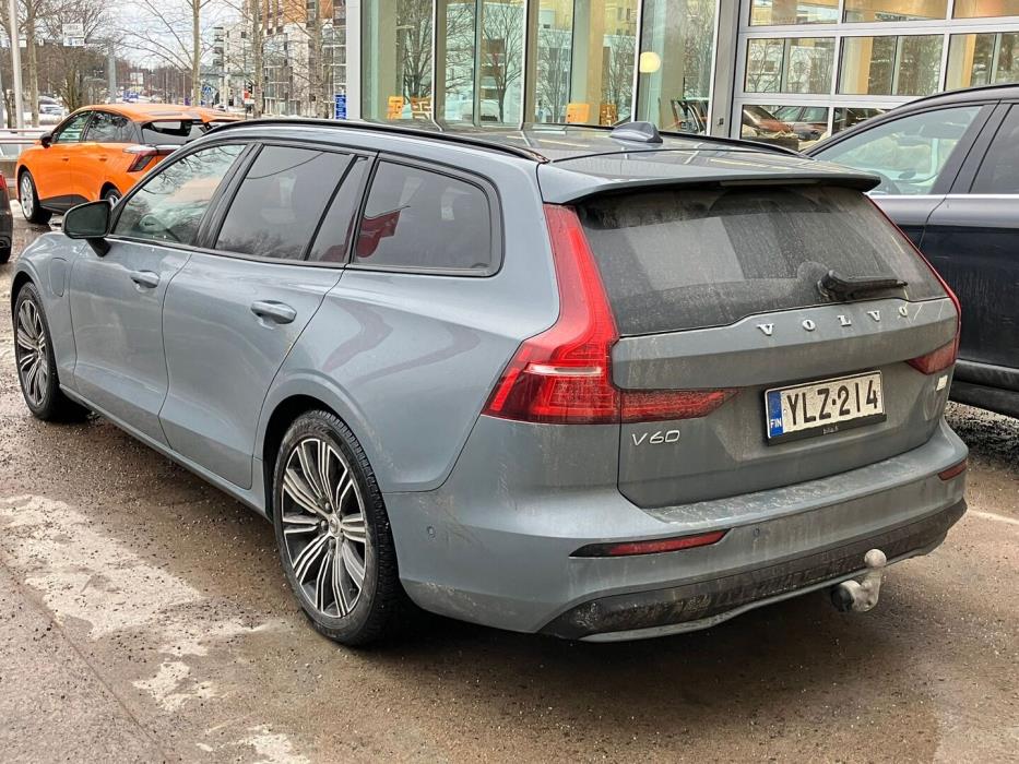 VOLVO V60 2024