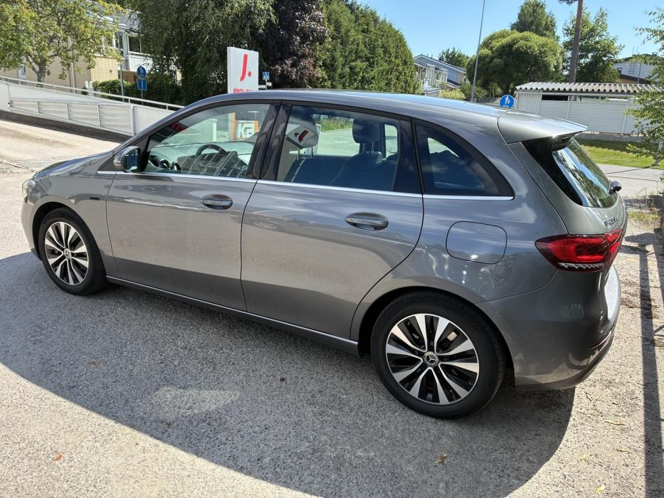 MERCEDES-BENZ B 2021
