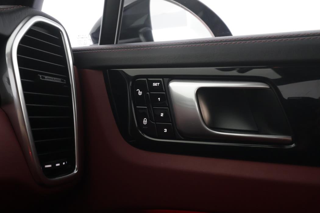 PORSCHE Cayenne 2019