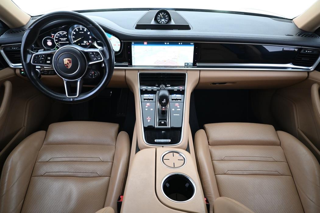 PORSCHE Panamera 2018
