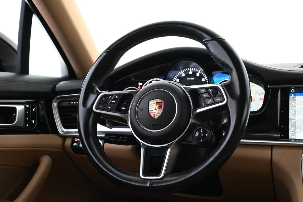 PORSCHE Panamera 2018