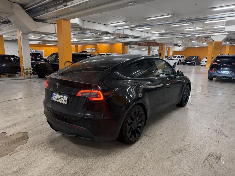 TESLA Model Y 2023
