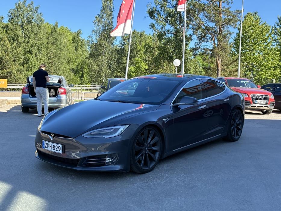 TESLA Model S 2017