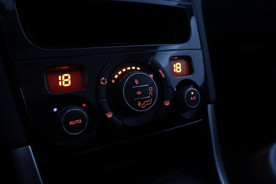 PEUGEOT 308 2012