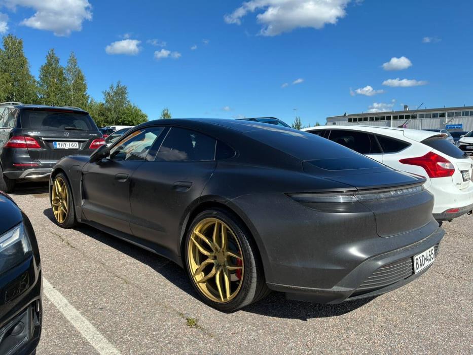 PORSCHE Taycan 2020