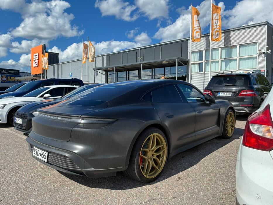 PORSCHE Taycan 2020