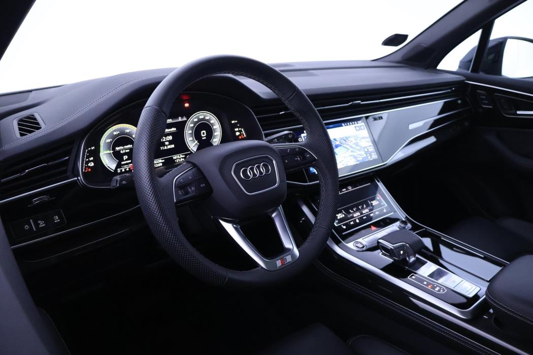 AUDI Q7 2025