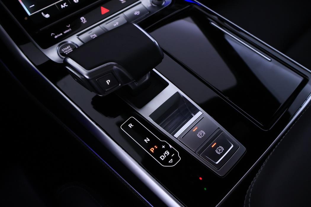 AUDI Q7 2025